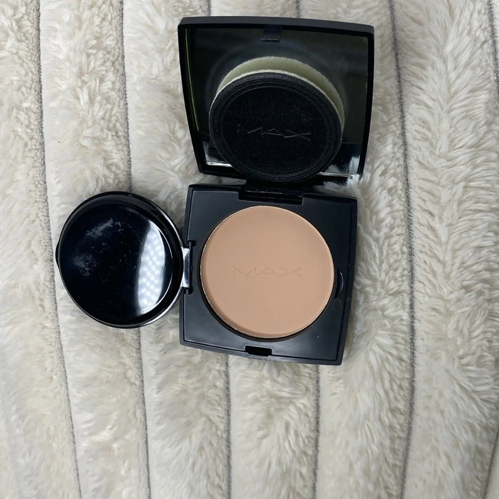 The Maximum Max Press Powder Color: Natural Beige MAX 803